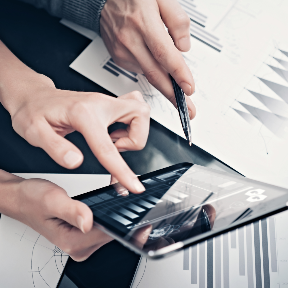 Business_Charts_Hands_Stock_EXPWebsite